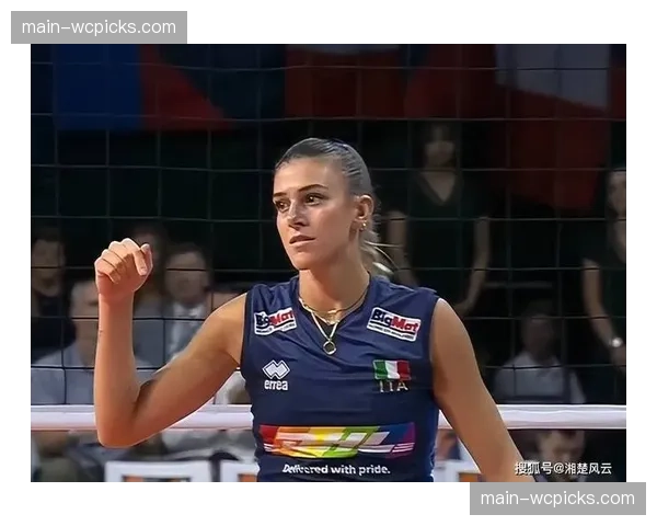 特写：意大利接应安特罗波娃扣球后怒吼庆祝，释放巨大压力