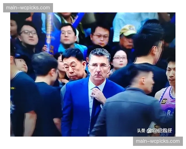 北控男篮官方宣布，主教练闵鹿蕾与球队完成续约